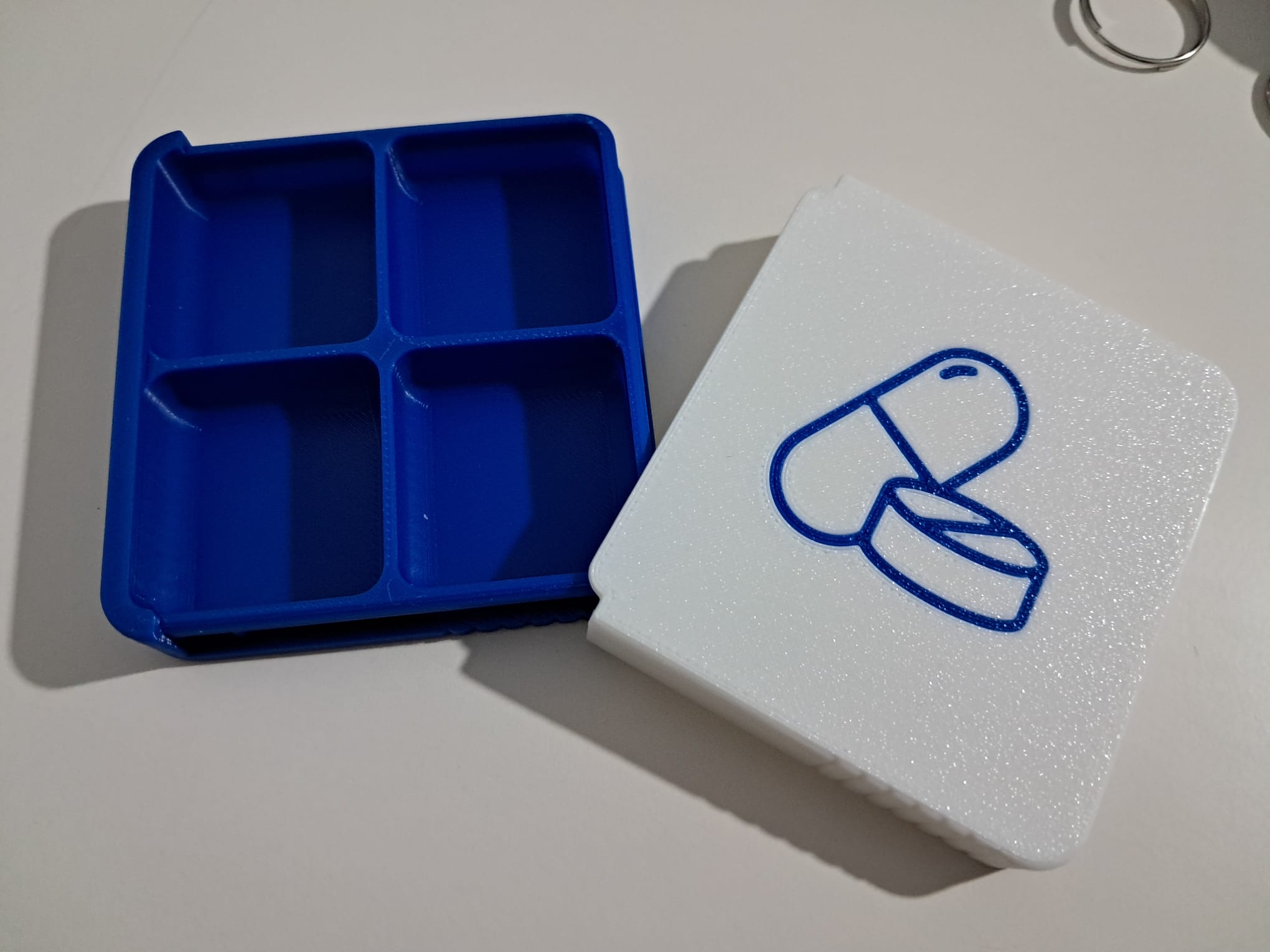 4 Bölmeli ilaç kutusu