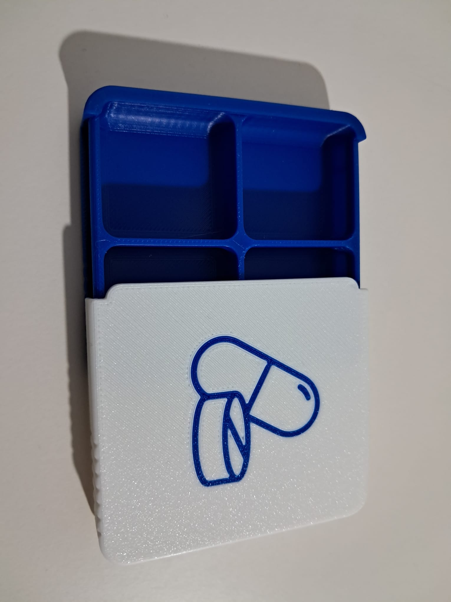 4 Bölmeli ilaç kutusu