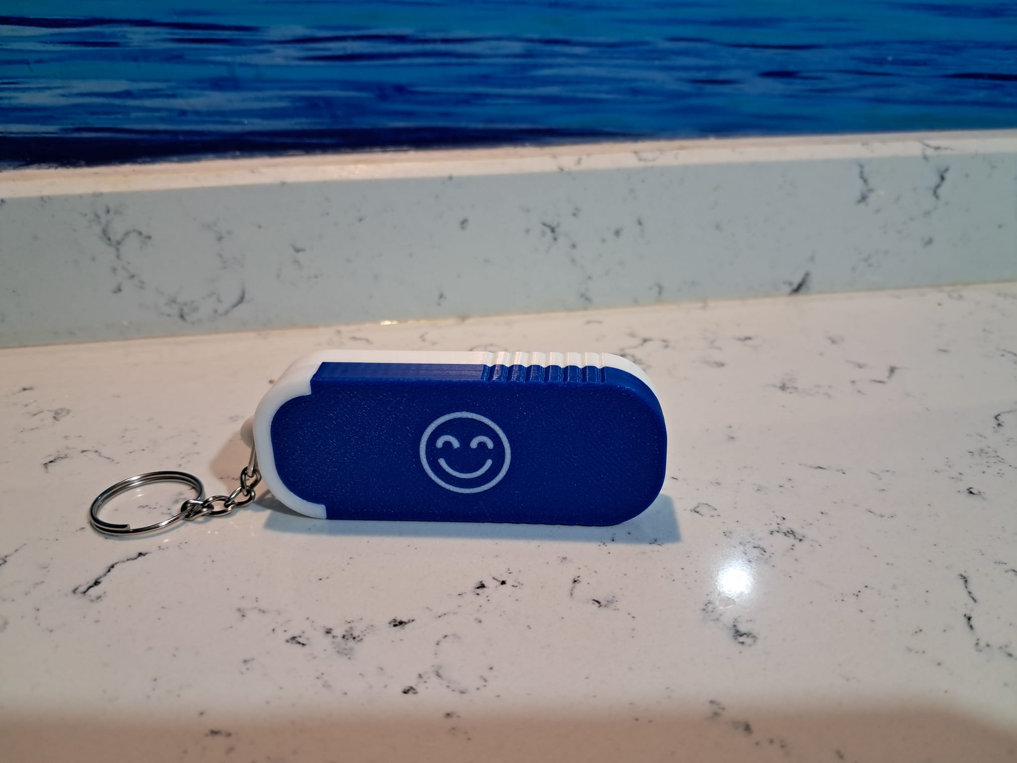 3 bölmeli anahtarlıklı ilaç kutusu - gülen yüz - mavi