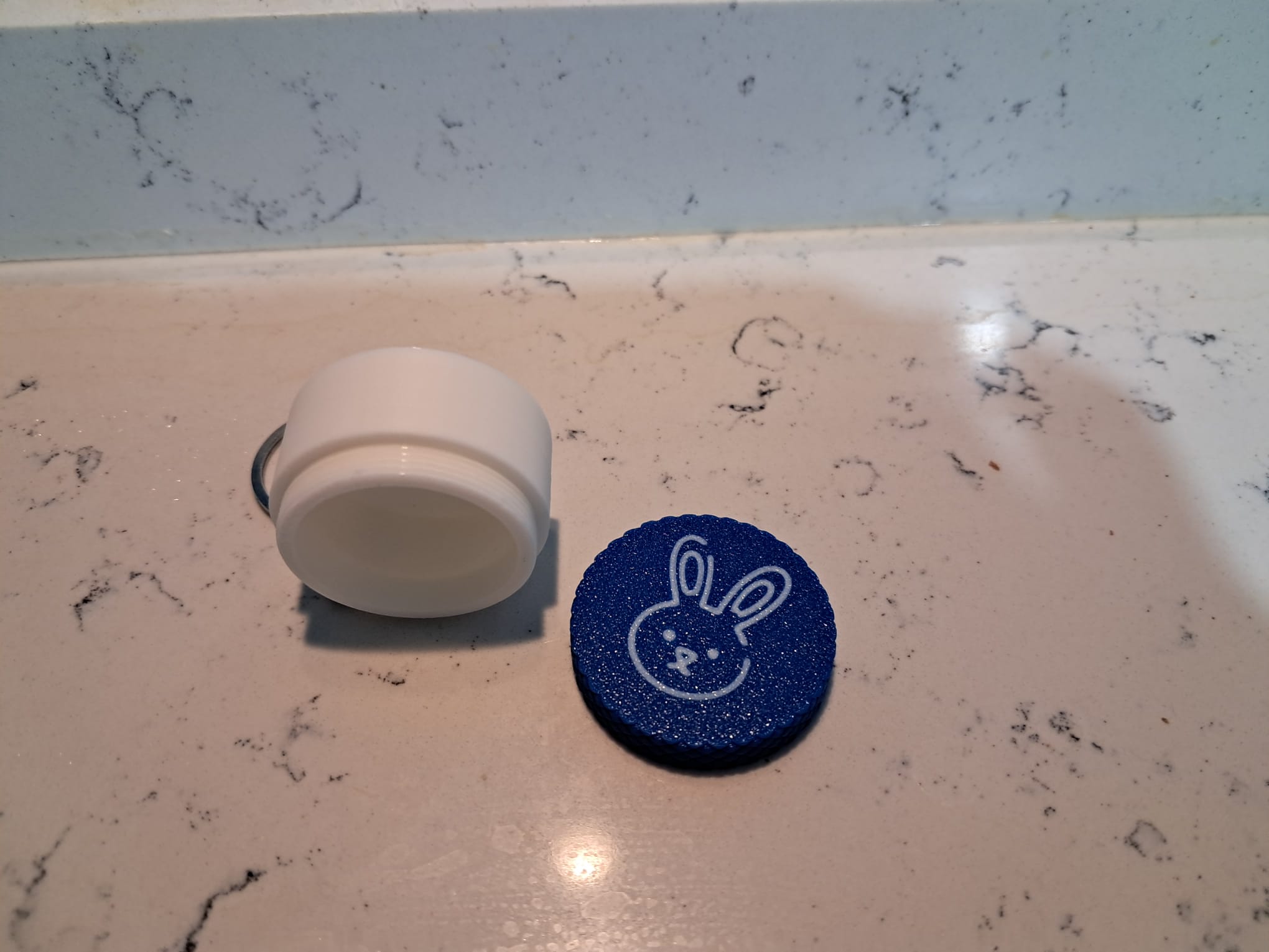 Minimal kutu anahtarlık tavşan - mavi